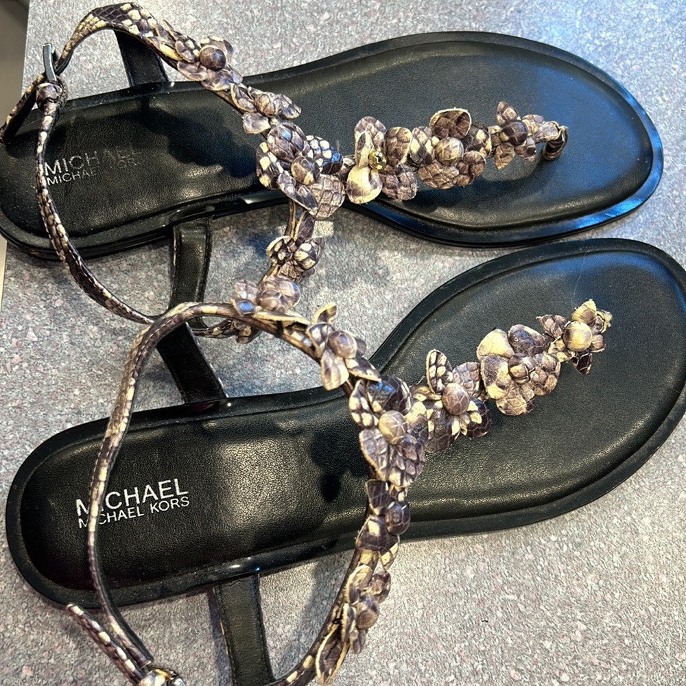 Michael Kors sandal - Picture 2 of 3
